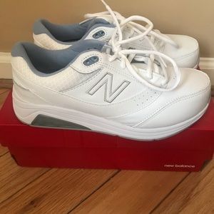 NEW BALANCE, WOMENS 7.5 2E